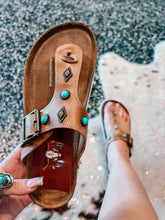 Cargar imagen en el visor de la galería, Cowtown - Sandals