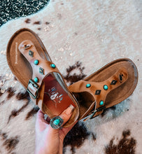 Cargar imagen en el visor de la galería, Cowtown - Sandals
