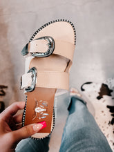 Cargar imagen en el visor de la galería, Second Rodeo - Nude Buckle Sandals