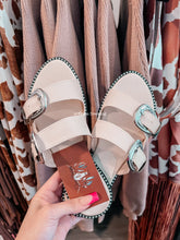 Cargar imagen en el visor de la galería, Second Rodeo - Nude Buckle Sandals