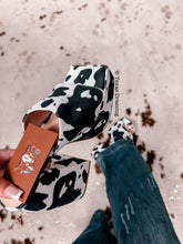 Cargar imagen en el visor de la galería, Not My Kind Of Herd - Platform Heel