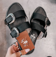 Cargar imagen en el visor de la galería, Second Rodeo - Black Buckle Sandals