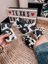 Cargar imagen en el visor de la galería, Not My Kind Of Herd - Platform Heel