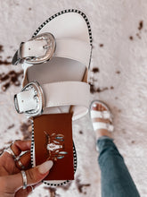 Cargar imagen en el visor de la galería, Second Rodeo - White Buckle Sandals