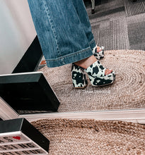 Cargar imagen en el visor de la galería, Not My Kind Of Herd - Platform Heel