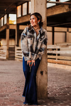 Cargar imagen en el visor de la galería, Monahans Blue Tone Aztec Raw Edge Lightweight Jacket