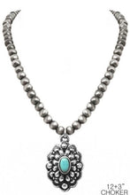 Cargar imagen en el visor de la galería, Turquoise Pendant Bead Choker / necklace
