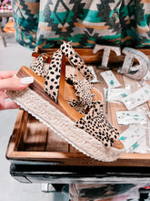 Load image into Gallery viewer, Cheetahlious Platform Sandal